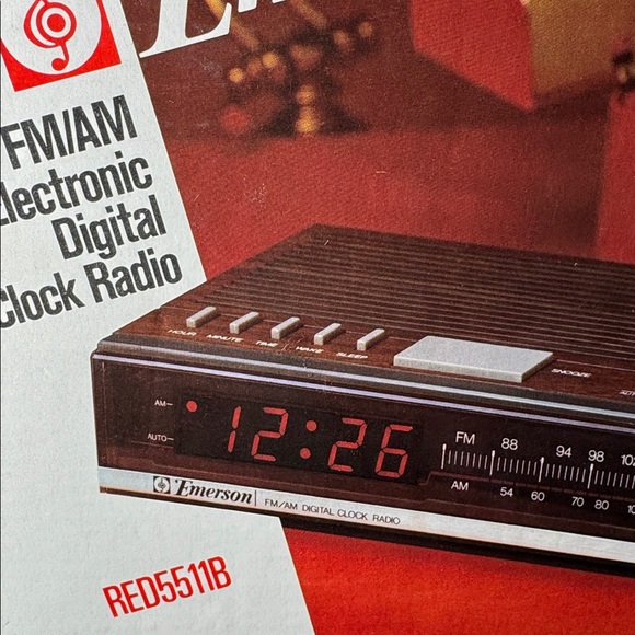 Vintage EMERSON AM/FM Radio Digital Clock RED5511B Radio Brand New - Picture 6 of 7